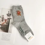 Chaussettes brodées ourson pour femme – Confort et fantaisie