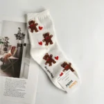 Chaussettes brodées ourson pour femme – Confort et fantaisie